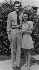 [ Allan and Mary in Coronado, CA, 22 May 1943 ]