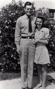 [ Ace and Mary in Coronado, CA, 22 May 1943 ]